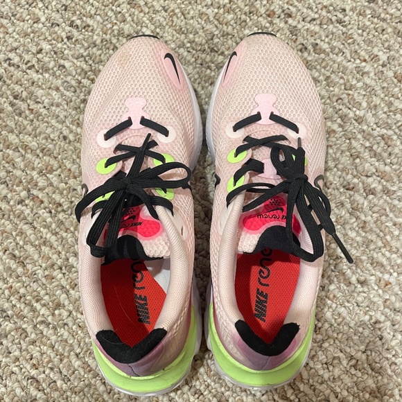 Womens Nike Renew Run “Light Pink Neon Green White Black” - Picture 2 of 3